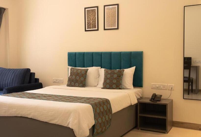 اتاق لوکس, Girivihar Holiday Club   Pure Veg
