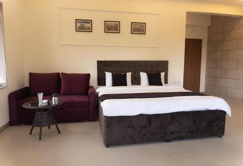 带大床的高级房间, Girivihar Holiday Club   Pure Veg