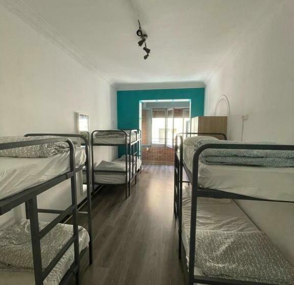 تختخواب در اتاق مشترک, Tarragona Hostel