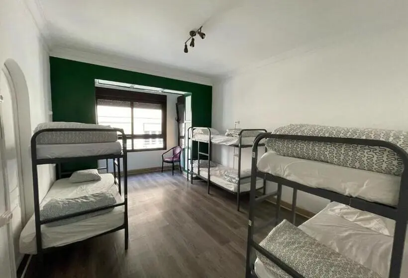 تختخواب در اتاق مشترک, Tarragona Hostel