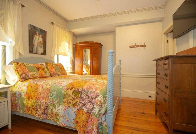 غرفة قياسية, Clark Currier Inn