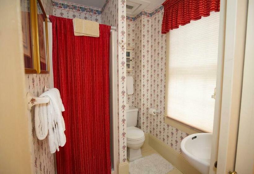 غرفة ديلوكس سرير ملكى, Clark Currier Inn