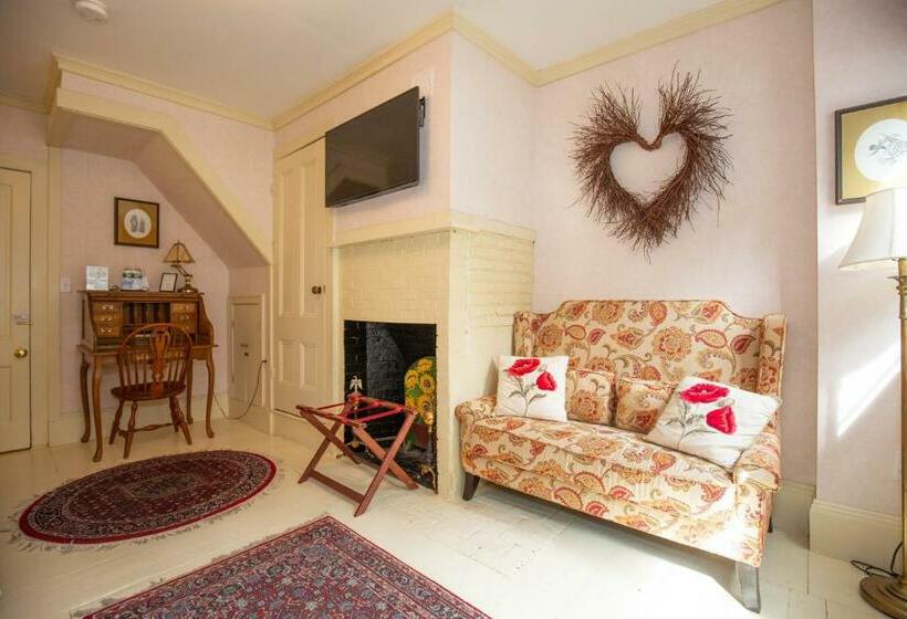 غرفة ديلوكس سرير ملكى, Clark Currier Inn