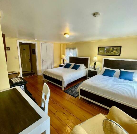 غرفة قياسية, Clark Currier Inn