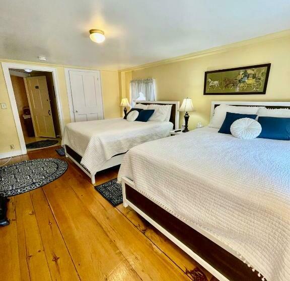 标准间, Clark Currier Inn