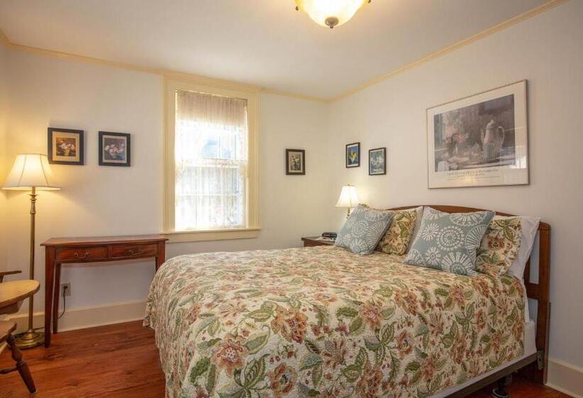 غرفة قياسية فردية, Clark Currier Inn