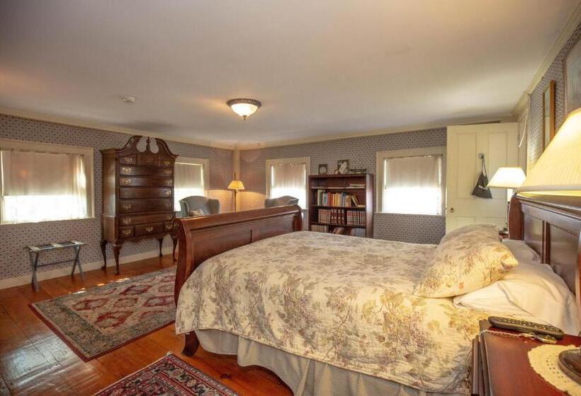 غرفة كلاسيكية سرير ملكى, Clark Currier Inn