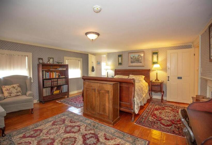 غرفة كلاسيكية سرير ملكى, Clark Currier Inn