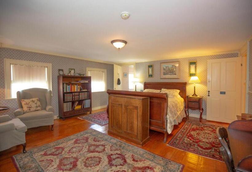 غرفة كلاسيكية سرير ملكى, Clark Currier Inn