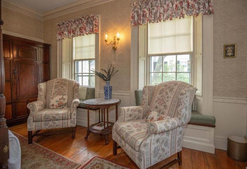 غرفة بريميوم, Clark Currier Inn