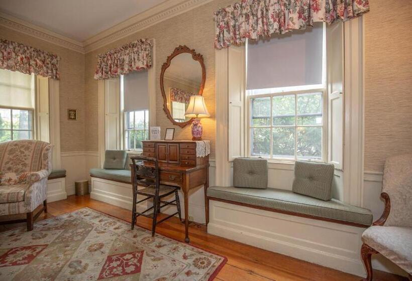 غرفة بريميوم, Clark Currier Inn