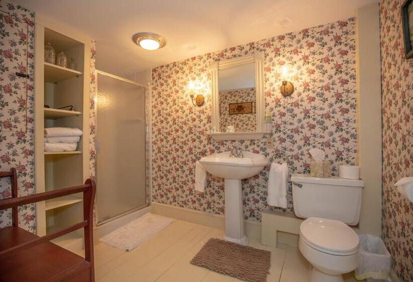 Номер Стандарт Трехместный, Clark Currier Inn