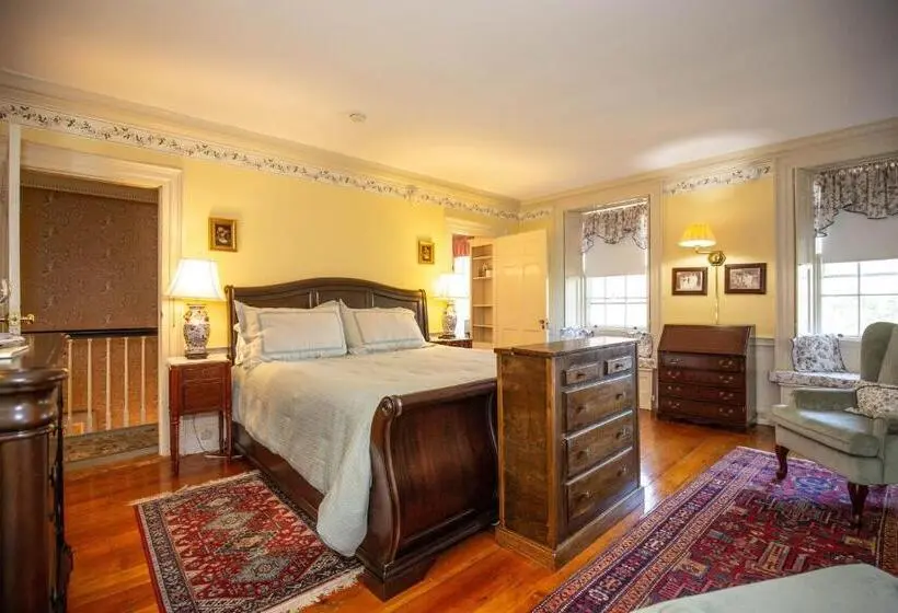 キングサイズベッドのスタンダードルーム, Clark Currier Inn