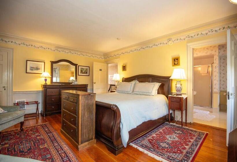 غرفة قياسية سرير كينج, Clark Currier Inn