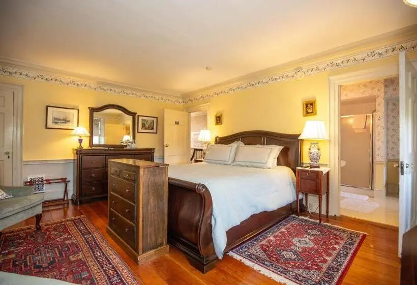 キングサイズベッドのスタンダードルーム, Clark Currier Inn