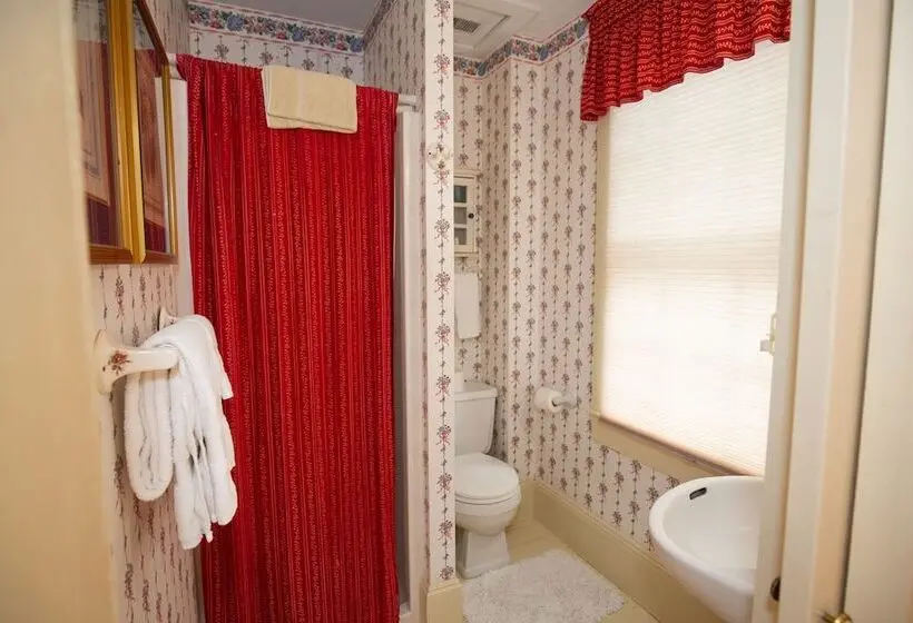 スタンダードルーム, Clark Currier Inn