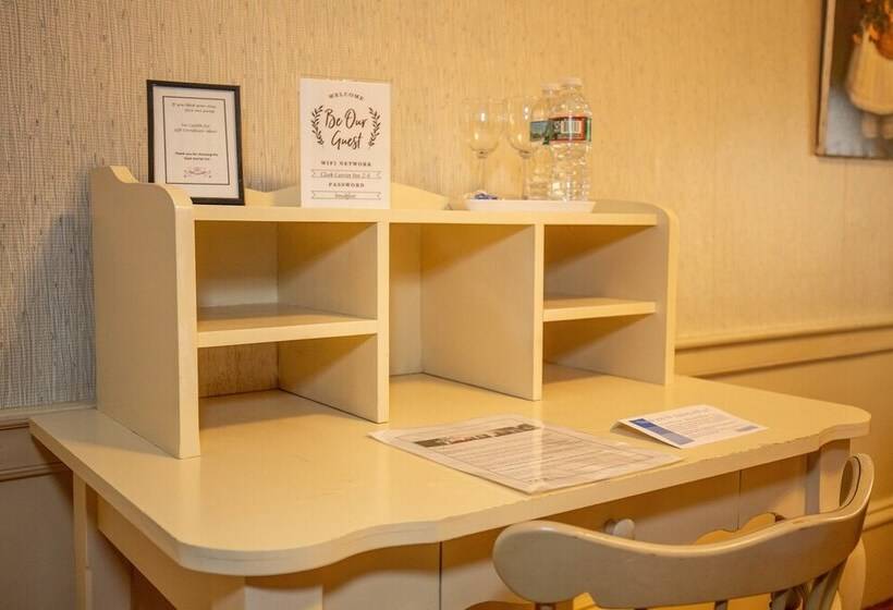 غرفة قياسية فردية, Clark Currier Inn