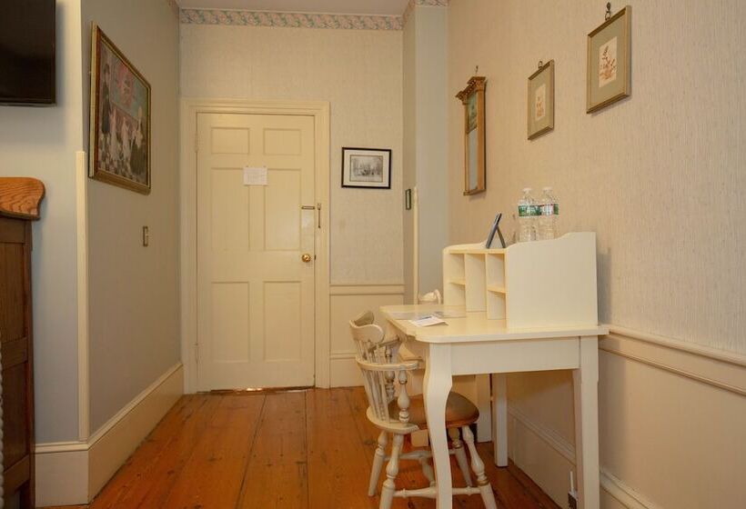 غرفة قياسية فردية, Clark Currier Inn