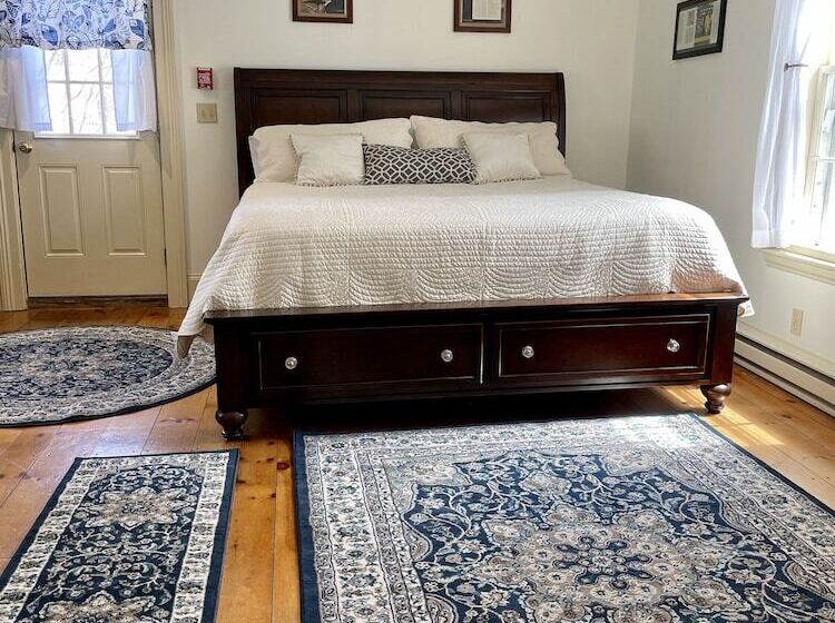 غرفة قياسية فردية, Clark Currier Inn