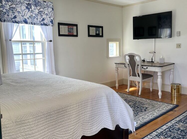 غرفة قياسية فردية, Clark Currier Inn