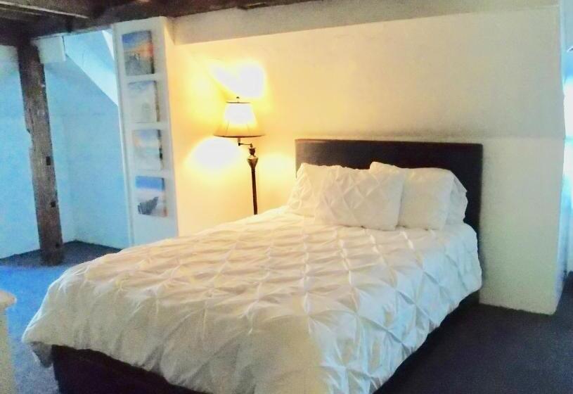 标准间, Copper Swan