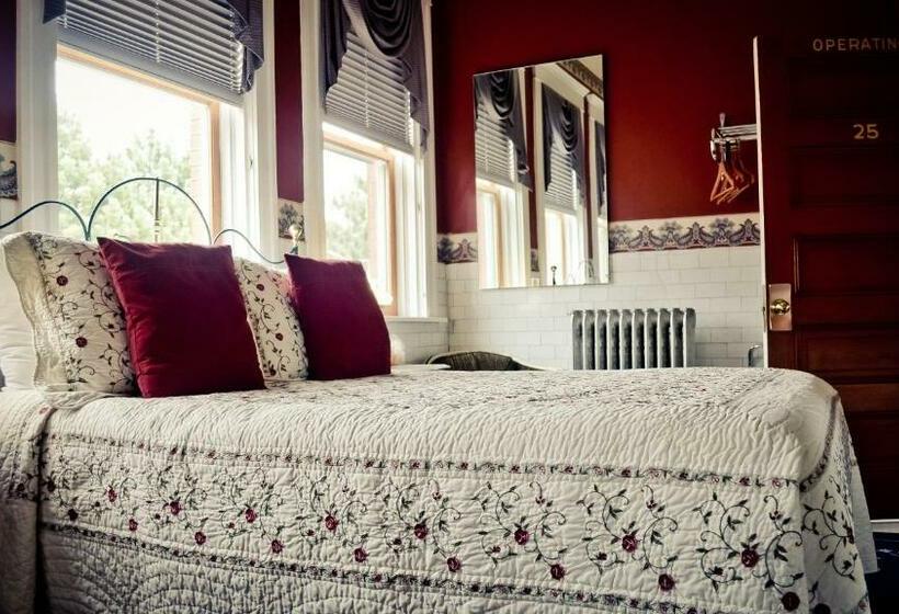 غرفة قياسية سرير ملكى, Cripple Creek Hospitality House & Travel Park