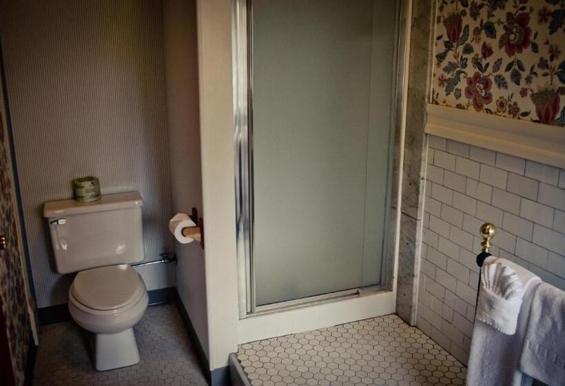 غرفة قياسية سرير ملكى, Cripple Creek Hospitality House & Travel Park