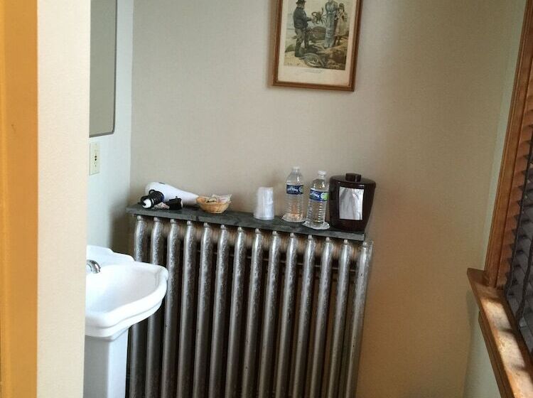 غرفة قياسية سرير كينج, Cripple Creek Hospitality House & Travel Park