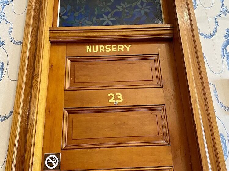 غرفة قياسية سرير ملكى, Cripple Creek Hospitality House & Travel Park