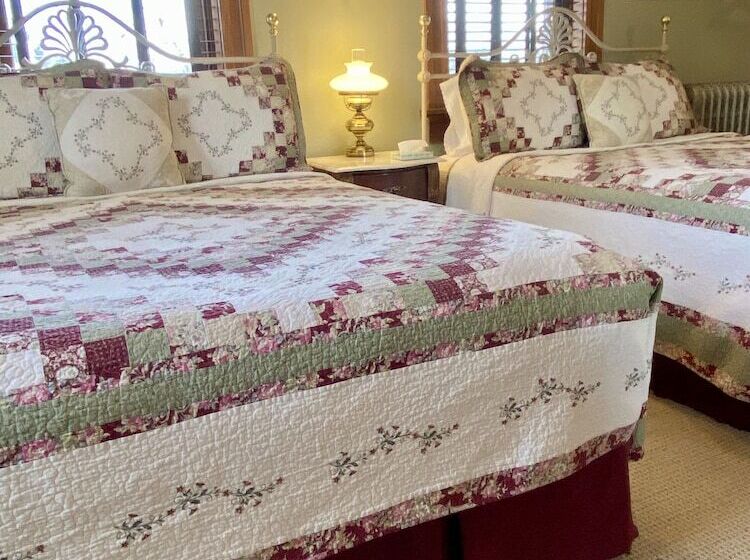 غرفة قياسية سرير ملكى, Cripple Creek Hospitality House & Travel Park