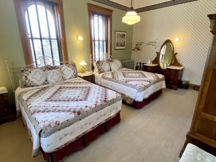 غرفة قياسية سرير ملكى, Cripple Creek Hospitality House & Travel Park