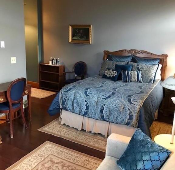 غرفة قياسية سرير ملكى, Cripple Creek Hospitality House & Travel Park