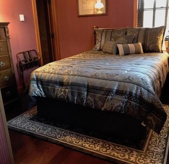 غرفة قياسية سرير ملكى, Cripple Creek Hospitality House & Travel Park