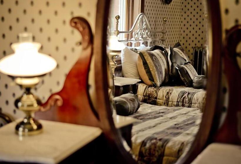 غرفة قياسية سرير ملكى, Cripple Creek Hospitality House & Travel Park