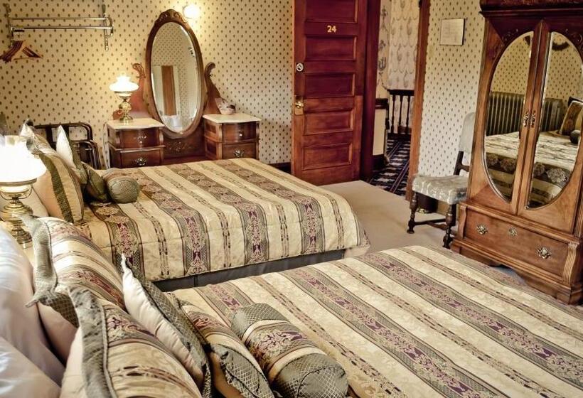 غرفة قياسية سرير ملكى, Cripple Creek Hospitality House & Travel Park