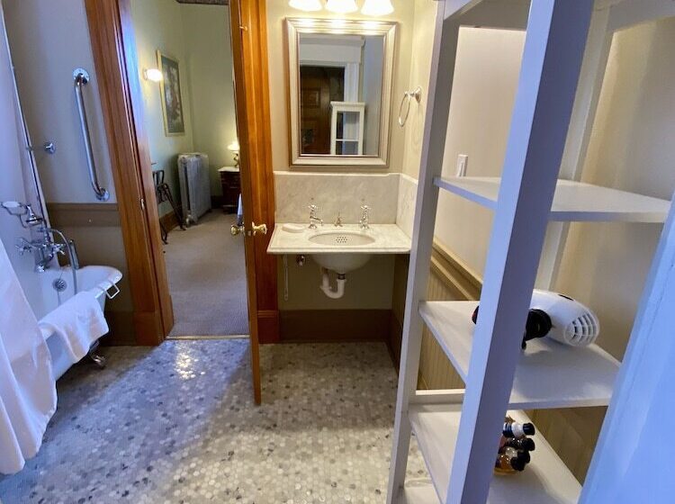 غرفة قياسية سرير ملكى, Cripple Creek Hospitality House & Travel Park