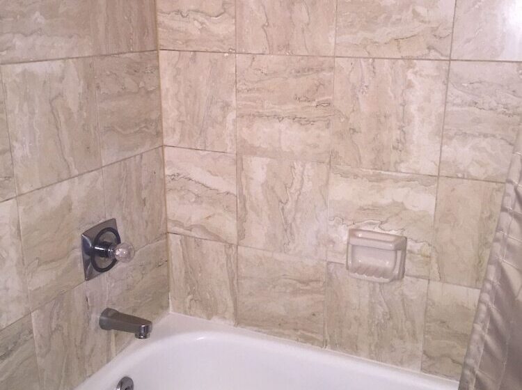 غرفة قياسية سرير ملكى, Cripple Creek Hospitality House & Travel Park