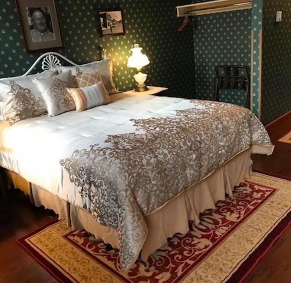 غرفة قياسية سرير ملكى, Cripple Creek Hospitality House & Travel Park