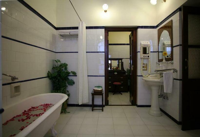 غرفة ديلوكس, Gajner Palace Heritage By Hrh Group Of Hotels