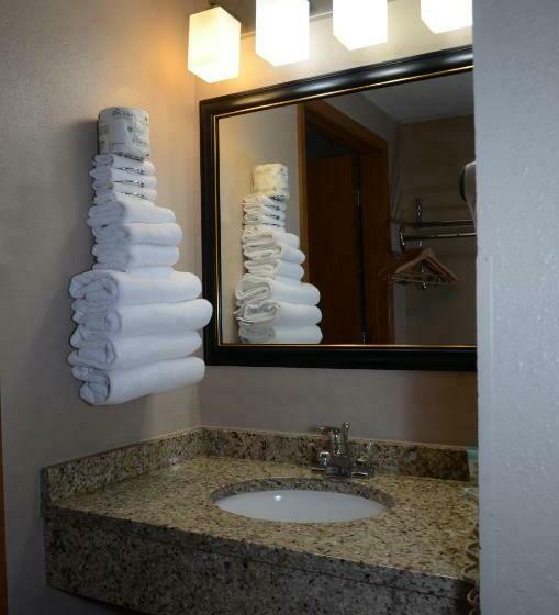 キングサイズベッドのスタンダードルーム, North Star Hotel Pictured Rocks