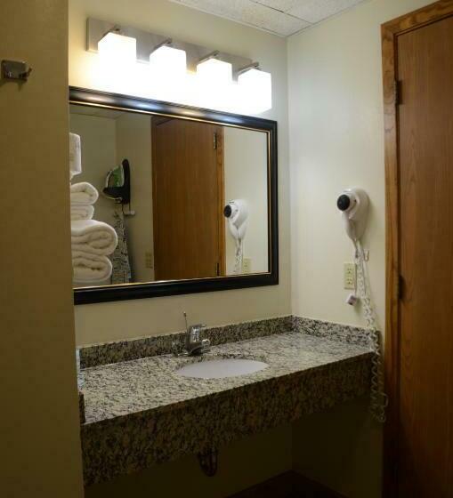 キングサイズベッドのスタンダードルーム, North Star Hotel Pictured Rocks