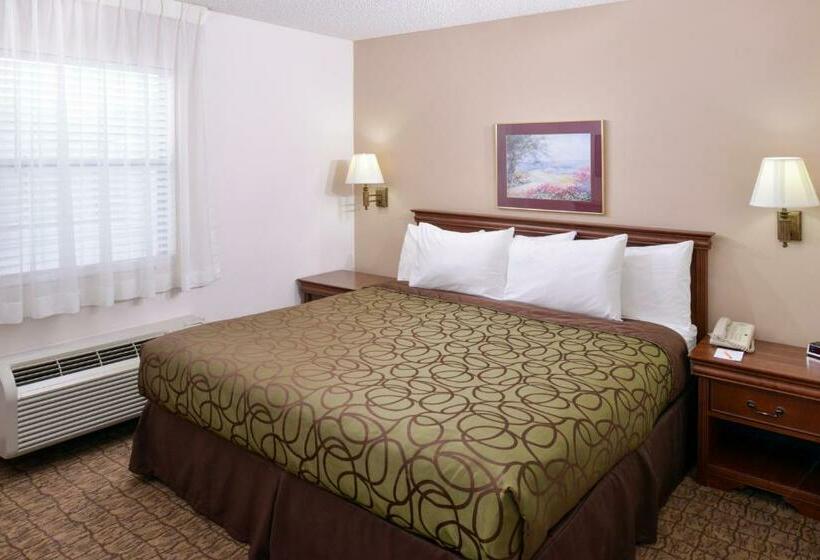 غرفة قياسية سرير كينج, Briarwood Inn Of Geneva