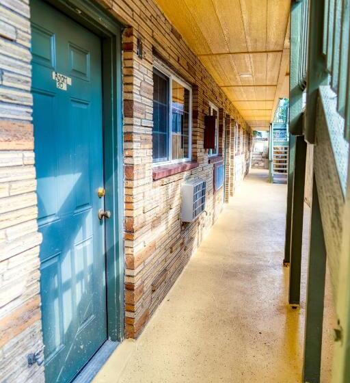 غرفة قياسية سرير كينج, Budget Inn