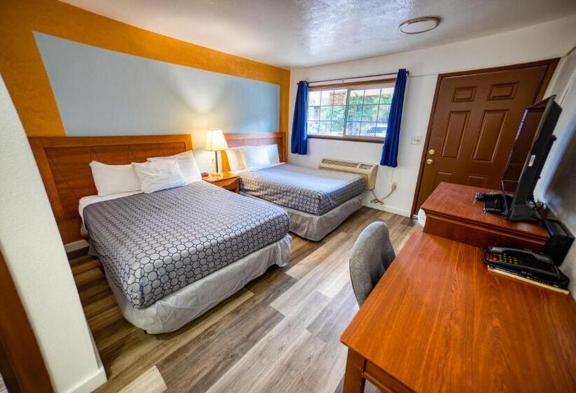 Номер Стандарт 2 Двуспальные Кровати, Budget Inn