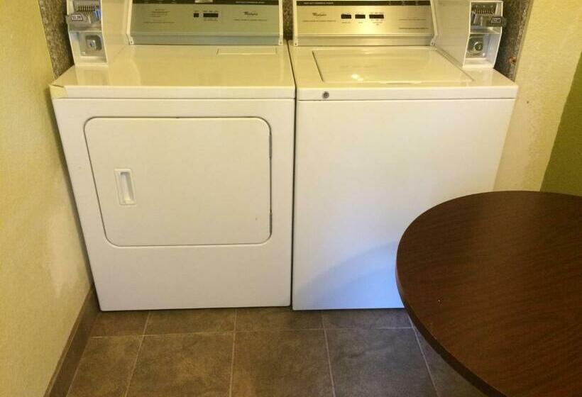 غرفه قياسيه سريرين مزدوجين, Frio Inn