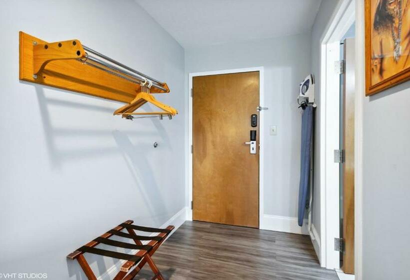 غرفة قياسية, My Hometown Inn