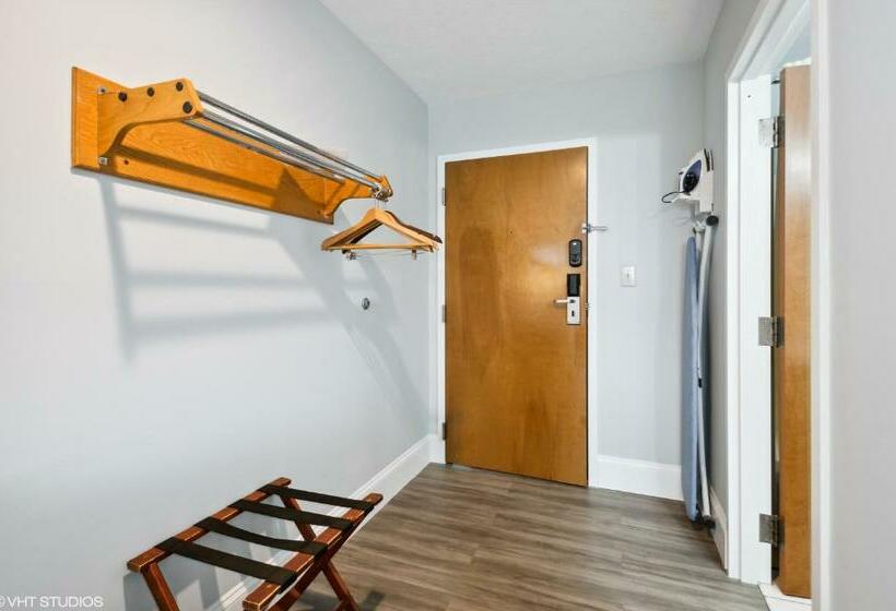 غرفة قياسية سرير كينج, My Hometown Inn