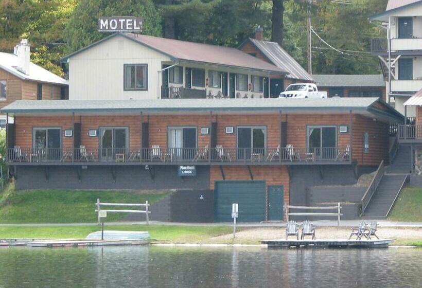 Номер Стандартный Кровать Куин, Pine Knoll Hotel Lakeside Lodge & Cabin
