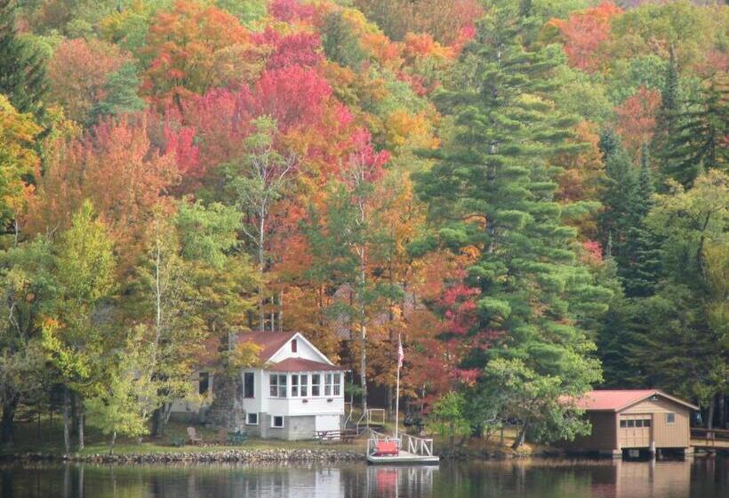 חדר סטנדרט עם מיטת קווין, Pine Knoll Hotel Lakeside Lodge & Cabin