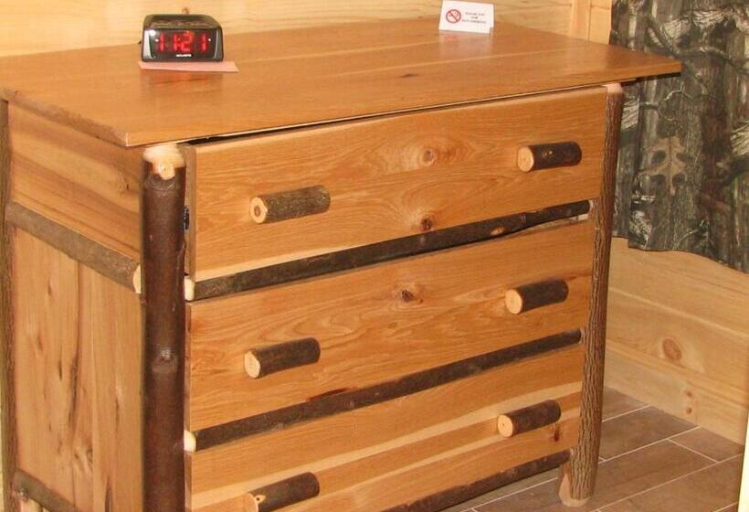 חדר דלוקס לארבעה, Pine Knoll Hotel Lakeside Lodge & Cabin